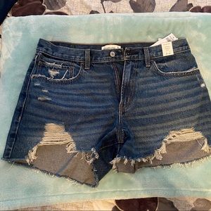 NWT Abercrombie Mid-Rise Boyfriend Short